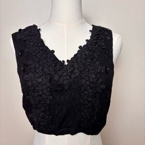 POL Black Crochet Lace Crop Top V Neck Floral Appliqué Sz Medium